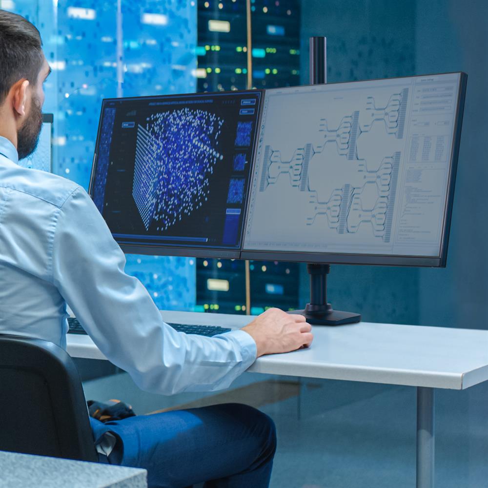 Ergotron Braccio per doppio monitor sovrapposto a palo alto da scrivania LX