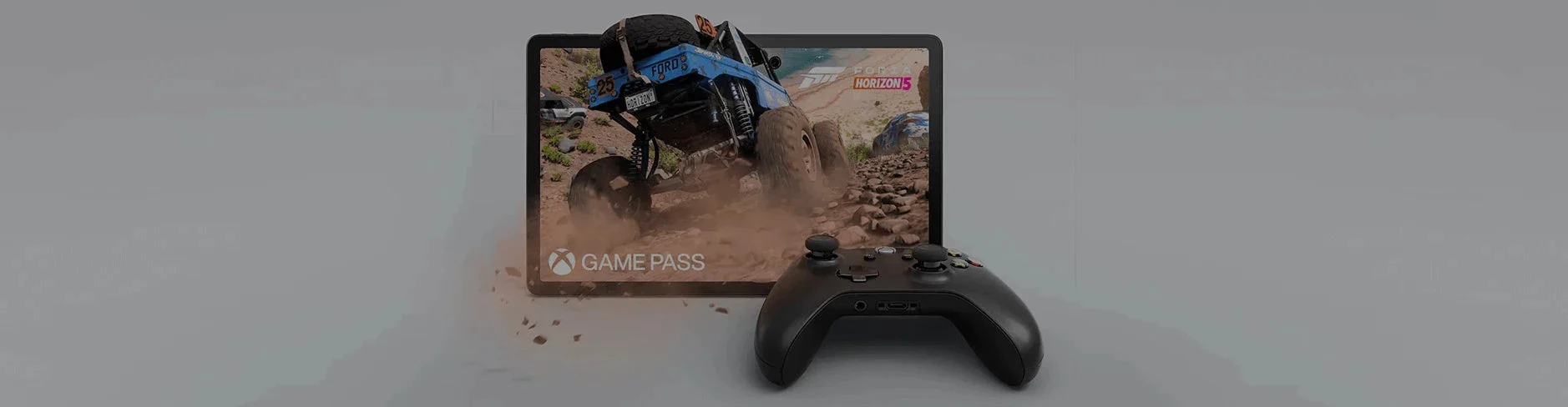 Tablet per il gaming con effetto di realtà virtuale sullo schermo e joystick. 