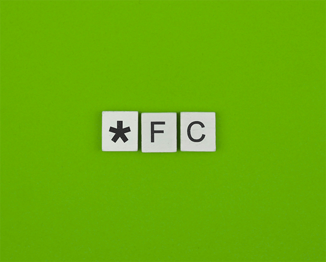 Tre tasti di tastiera con asterisco e acronimo di Ferrari Computer su sfondo verde.